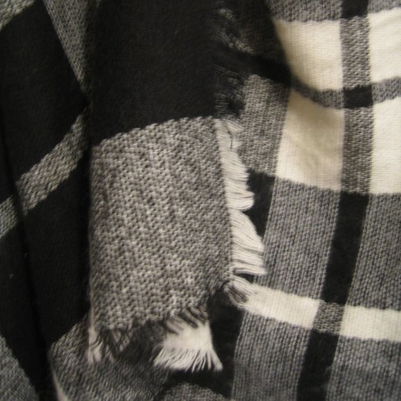 Old Navy BLACK & WHITE PLAID scarf / wrap - Picture 3 of 4